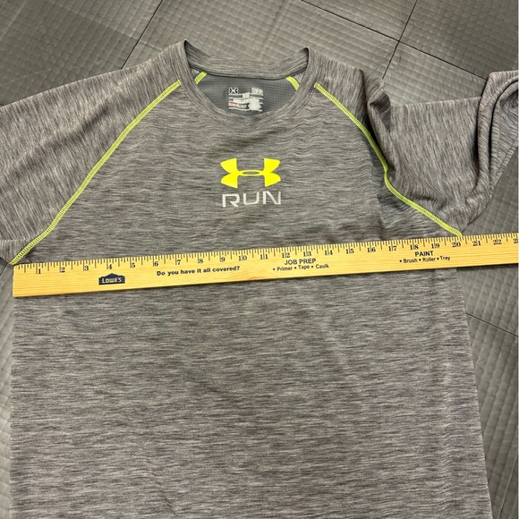 UNDER ARMOUR MENS GRAY AND YELLOW RUNNING SHIRT FITTED HEAT GEAR LARGE - Picture 5 of 5